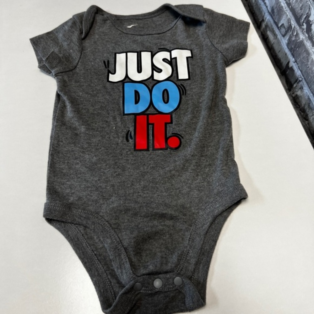 Nike onesie‎